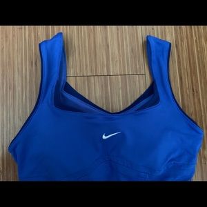 Nike Dri-Fit Training w/ Build in Bra Size S Blue